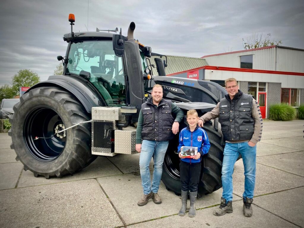 Valtra T214 Direct met MaKo VOF