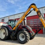 Herder Grenadier maaiarm met Valtra