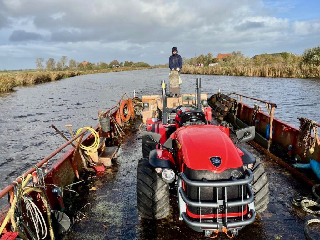 Carraro wordt afgeleverd met de boot