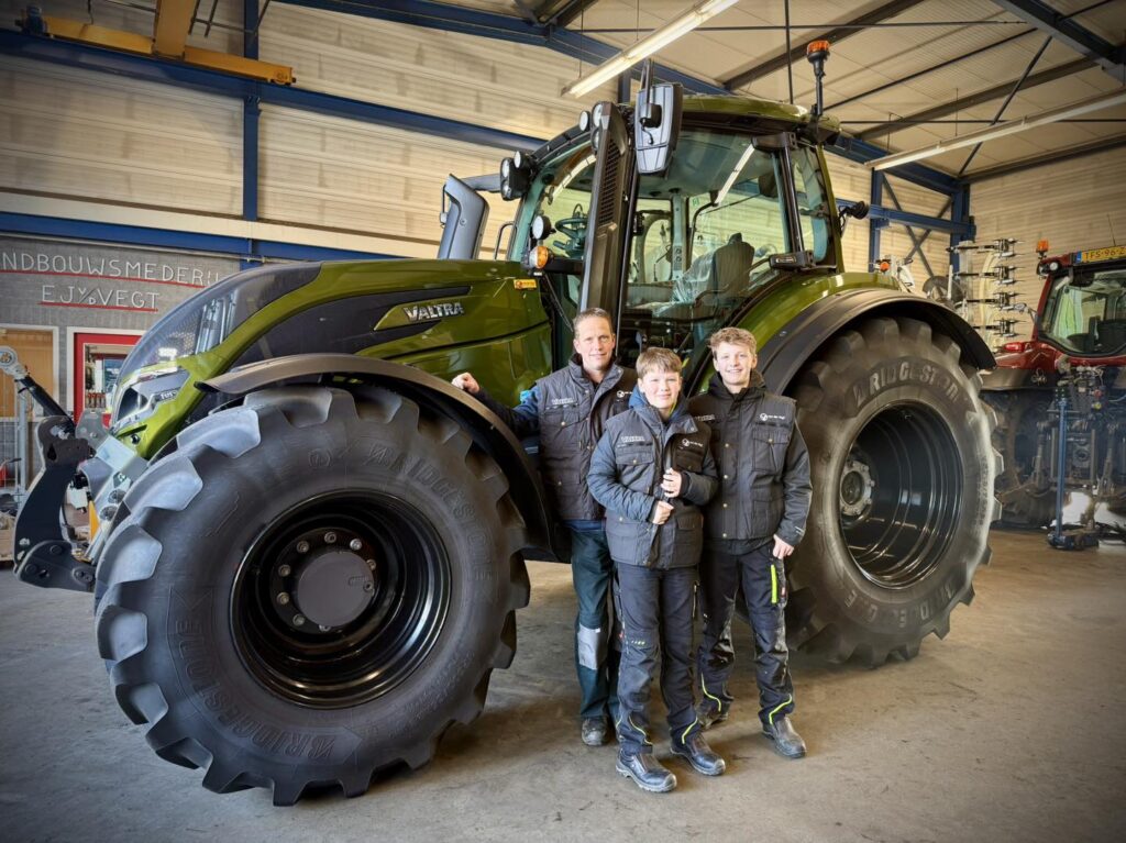 Valtra in werkplaats met nieuwe eigenaar