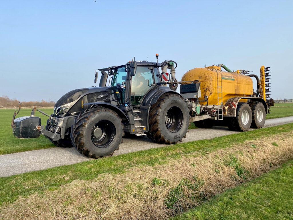 Valtra Q in gebruik door loonbedrijf Samsom