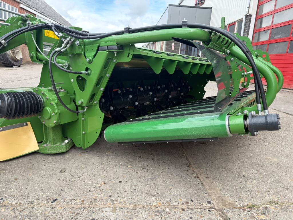 Krone EasyCut R320CV met afvoerband - close up afvoerband