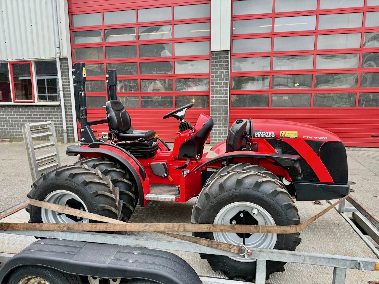 Antonio Carraro TTR 4800 op aanhanger