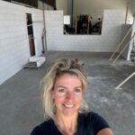 Marije staat in de nieuwe kantine